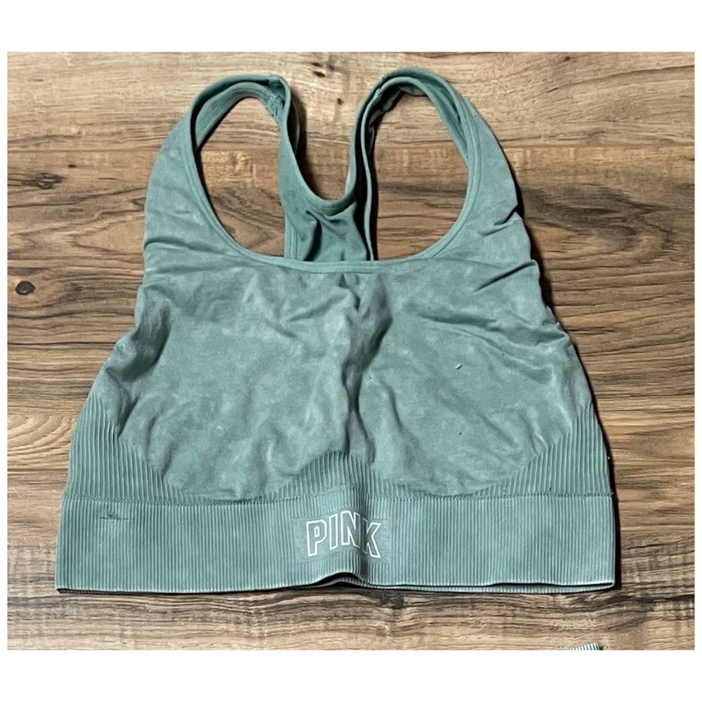 Seamless lightly lined racer back gym sports bra